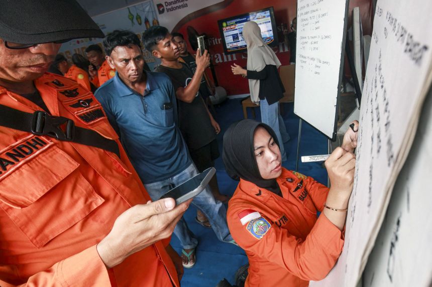 Java Sea insident, Rescue team.