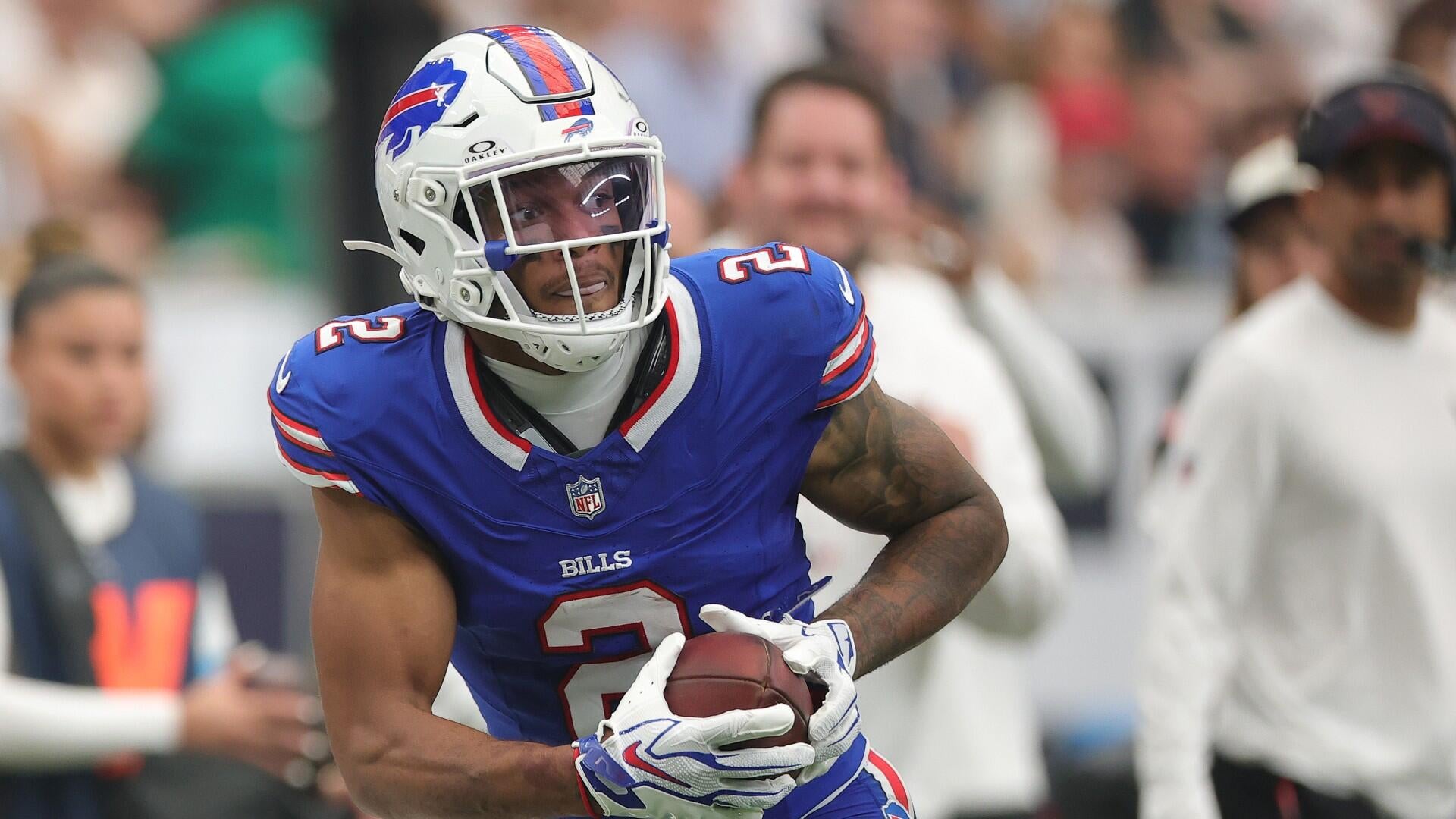 Bills receiver DJ Moore suffers shoulder sprain in win
