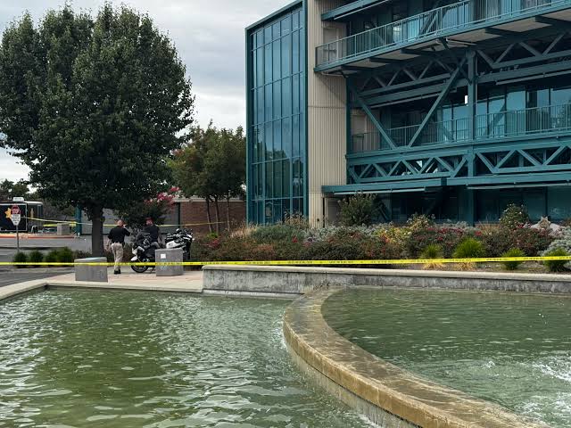 Pittsburg police officer and suspect shot during booking