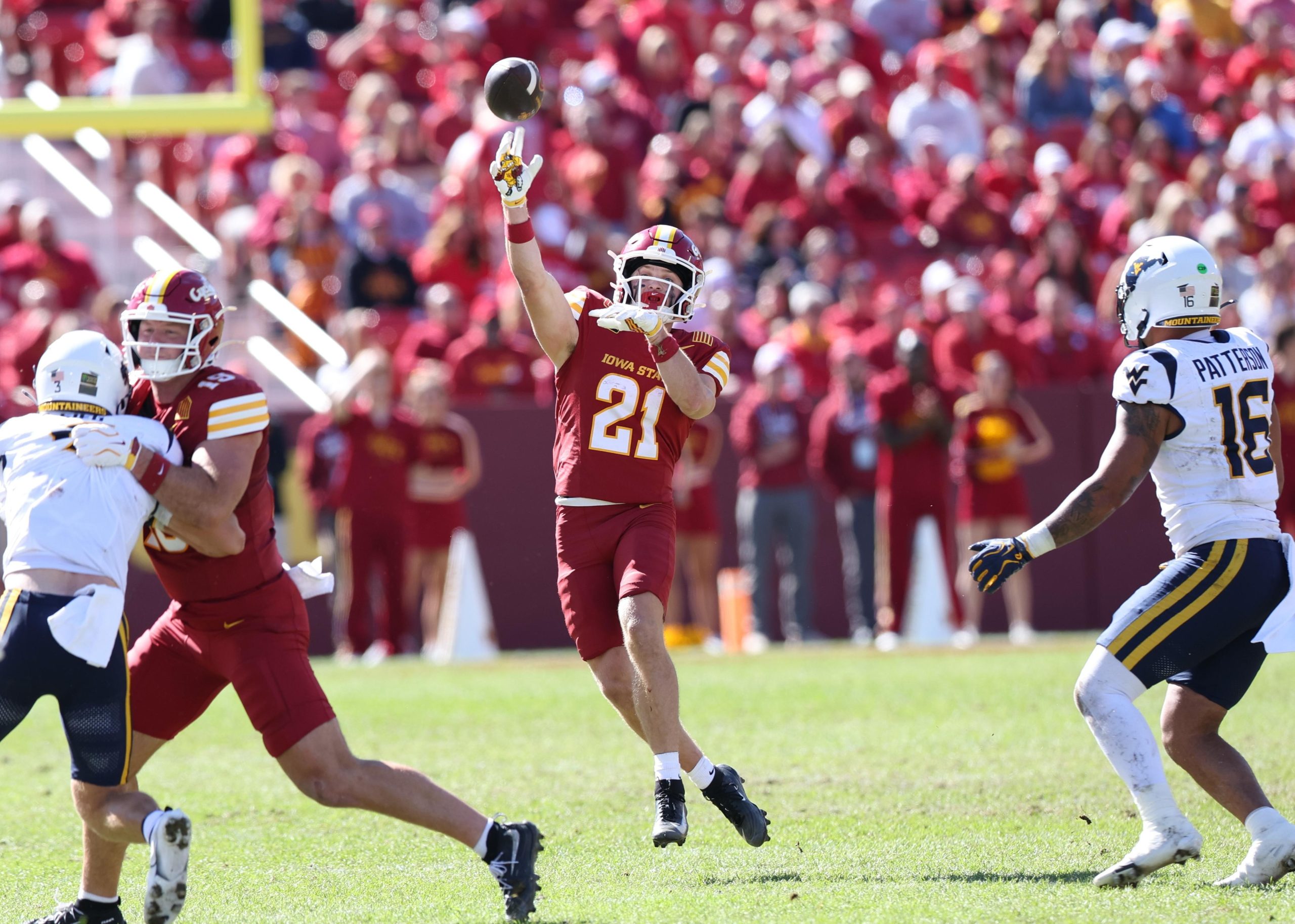 Cyclones hold on against West Virginia for Homecoming W
