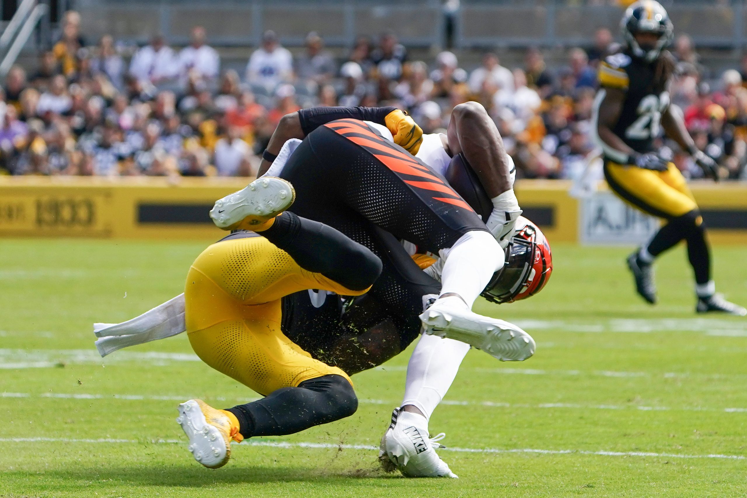 Bengals DE Cedric Johnson fined for roughing Steelers' punter