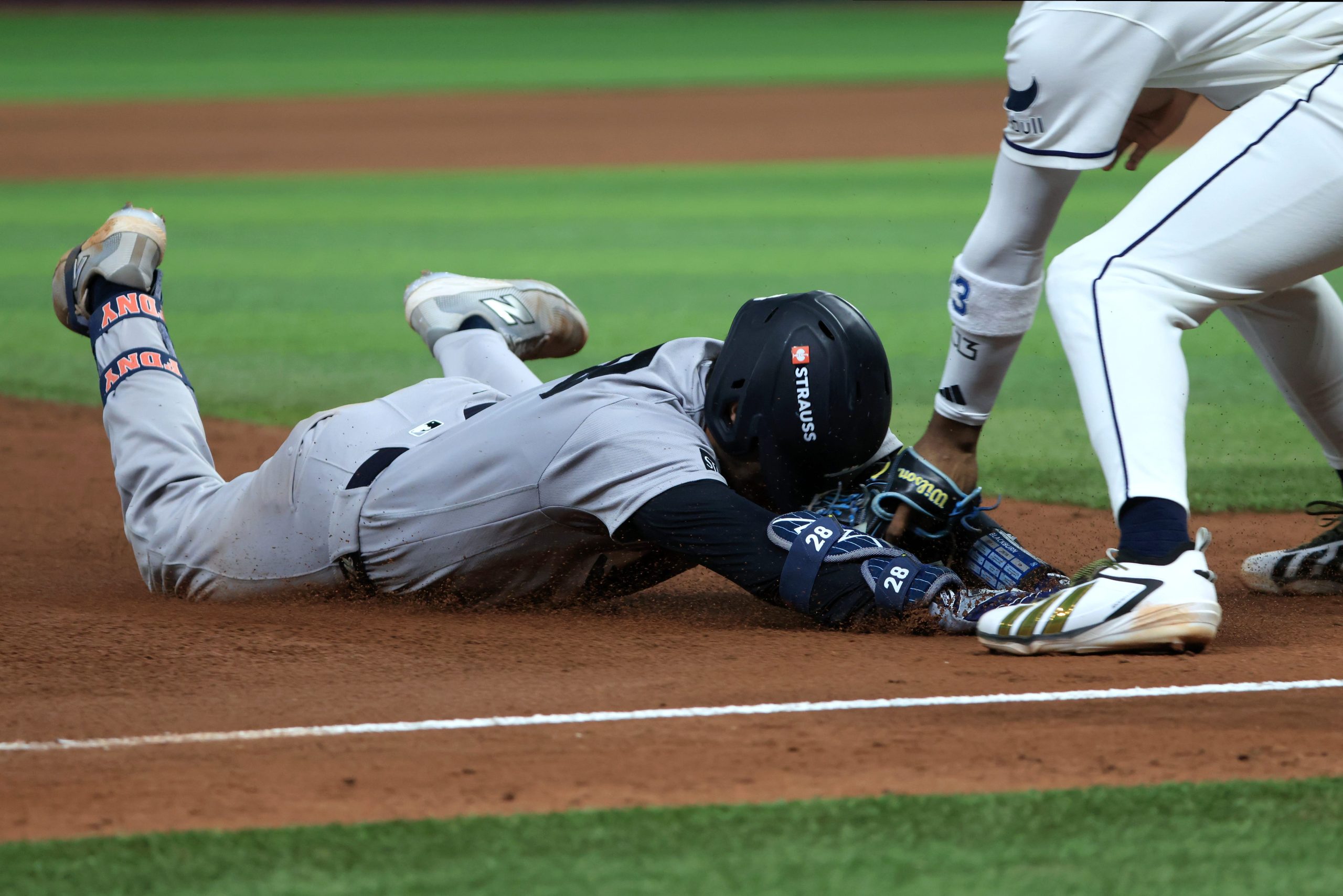 What was Austin Wells thinking on costly Yankees baserunning play?
