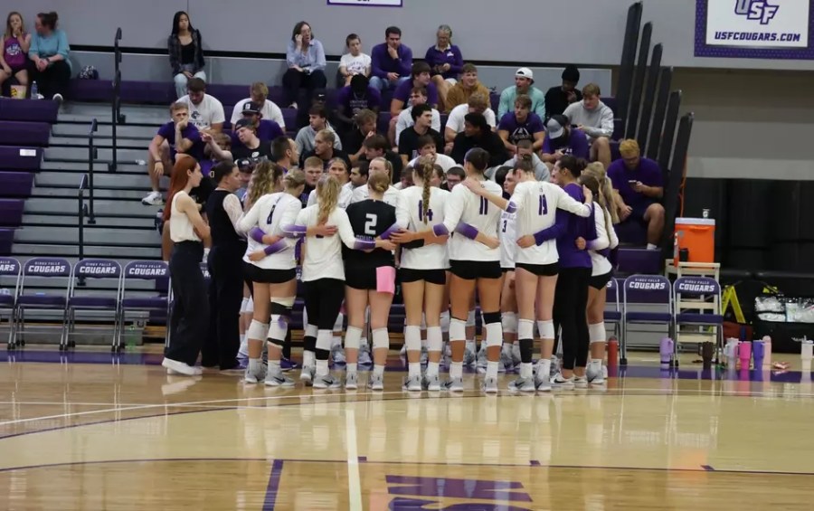 USF dominates Minot State on the road
