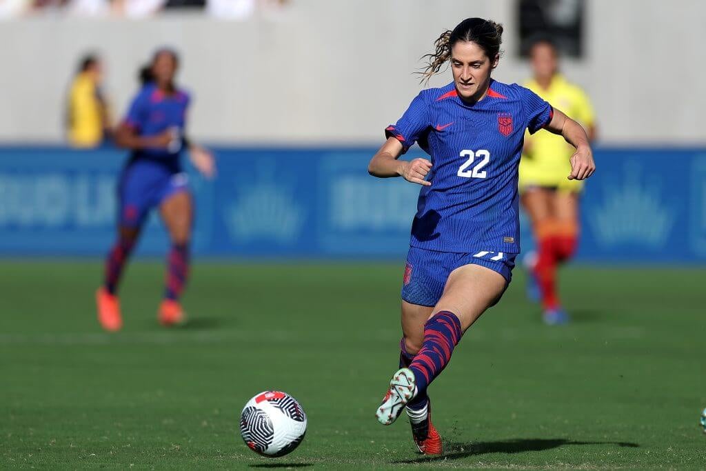 Racing Louisville’s Savannah DeMelo, who hasn’t played in more than a year, agrees to extension