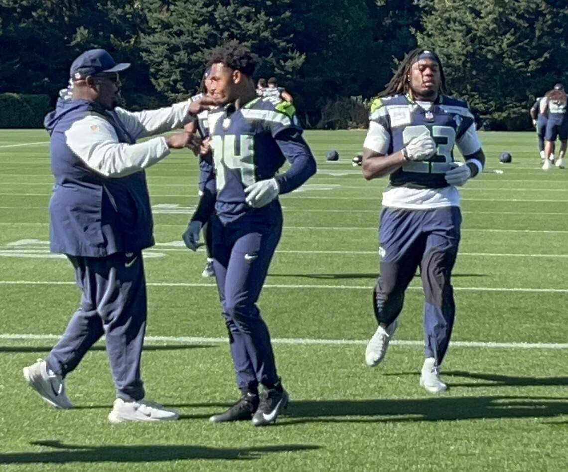 Why Robert Henry Jr. is the Seahawks’ newest running back. Why Joe Mixon is not