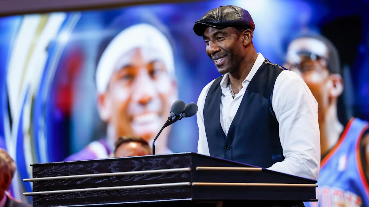 Amar'e Stoudemire, Naismith Basketball Hall of Famer, graduates from Miami police academy