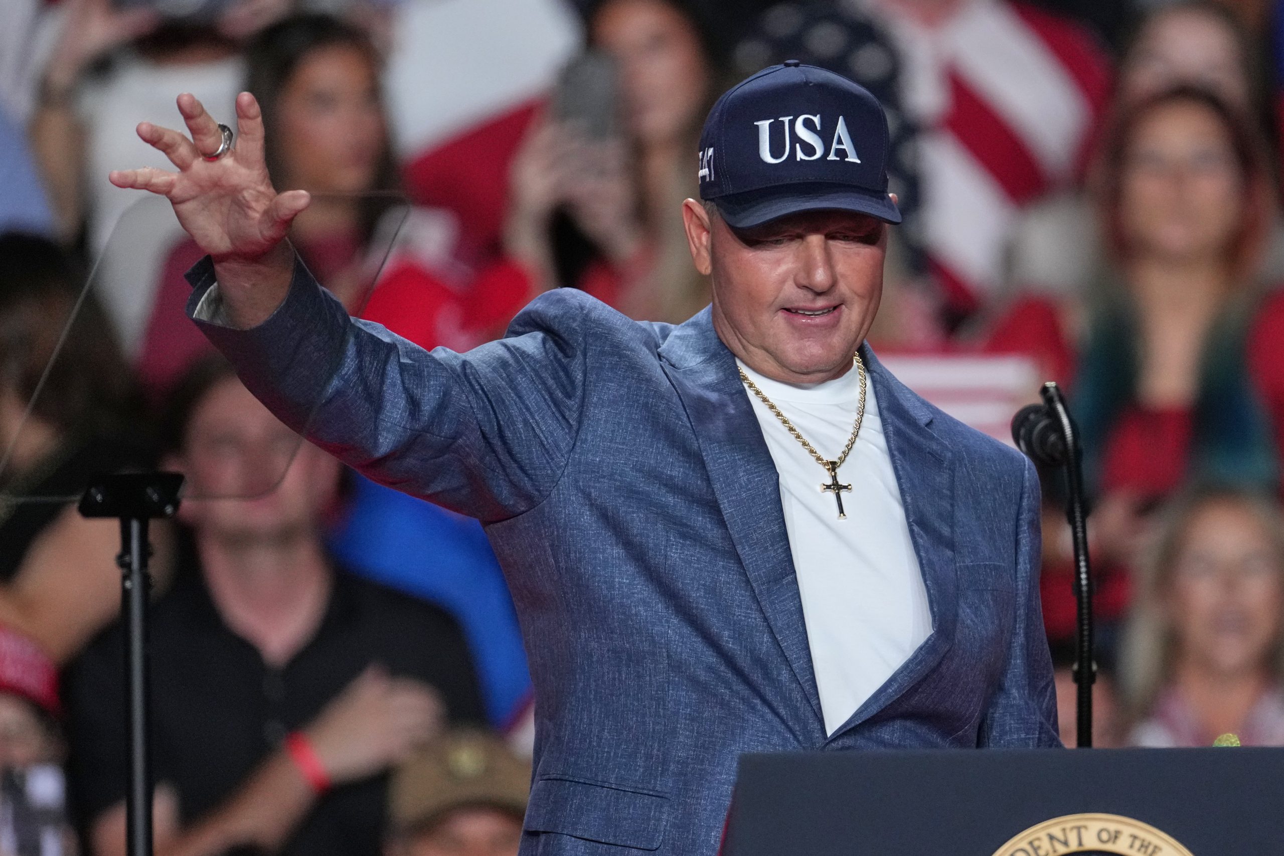 Trump reveals Roger Clemens will receive the Presidential Medal of Freedom